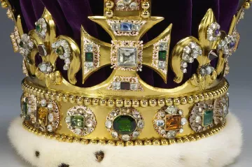 a photograph of a beautiful crown